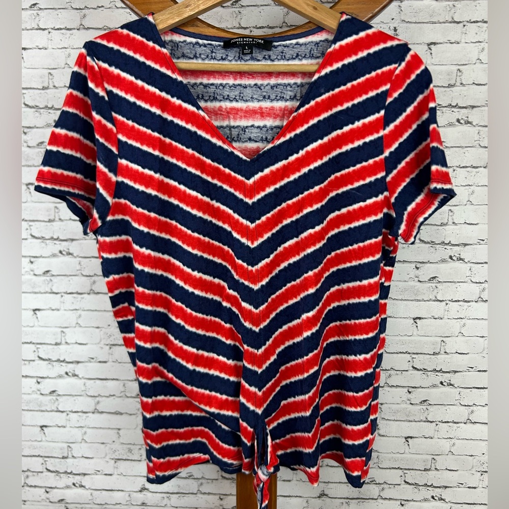 Jones New York | Patriotic Red and Blue Chevron V-Neck Tee size L